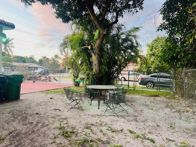 10621 NW 5th Ave