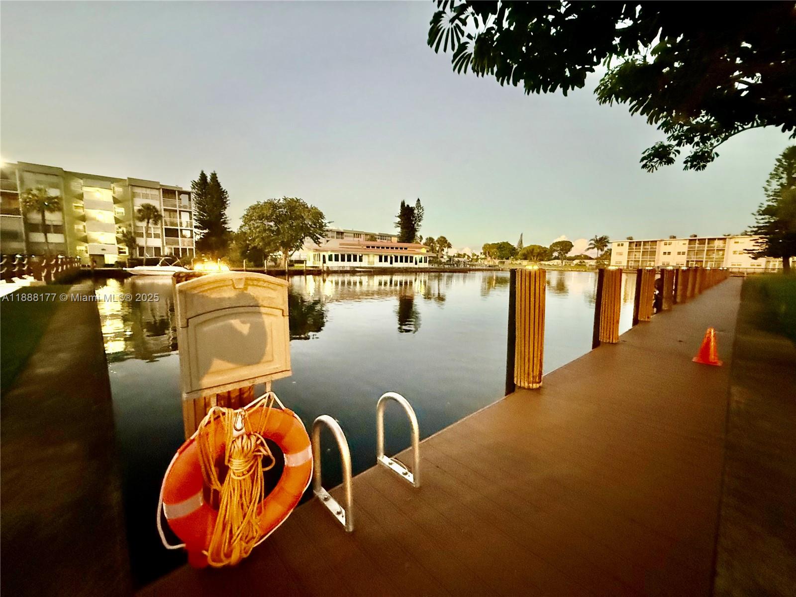 2761 S Taft St # 201