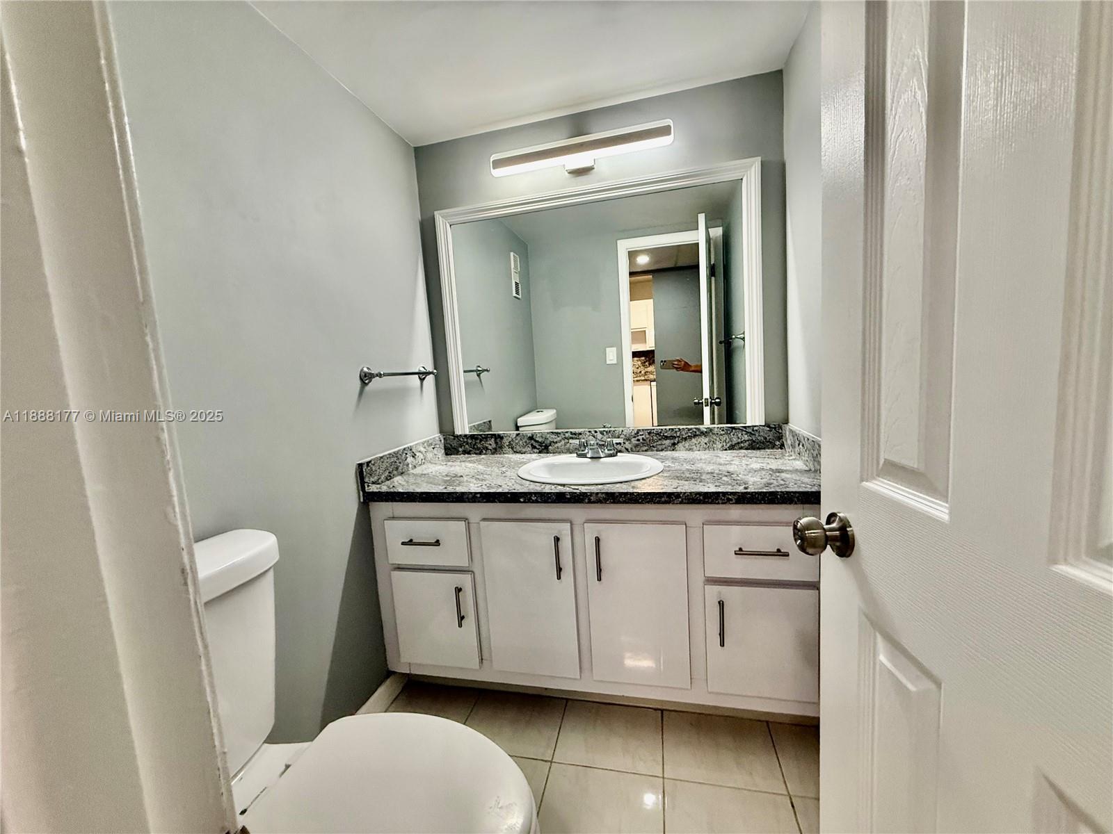 2761 S Taft St # 201