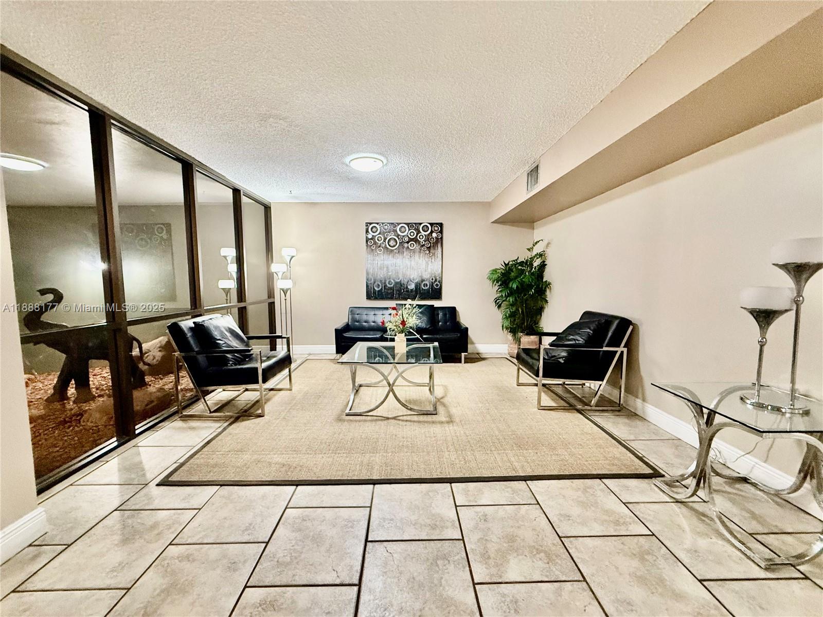 2761 S Taft St # 201