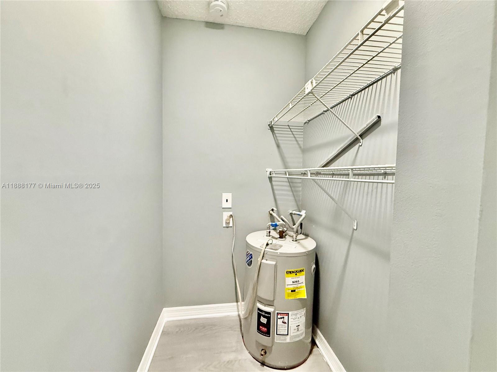 2761 S Taft St # 201