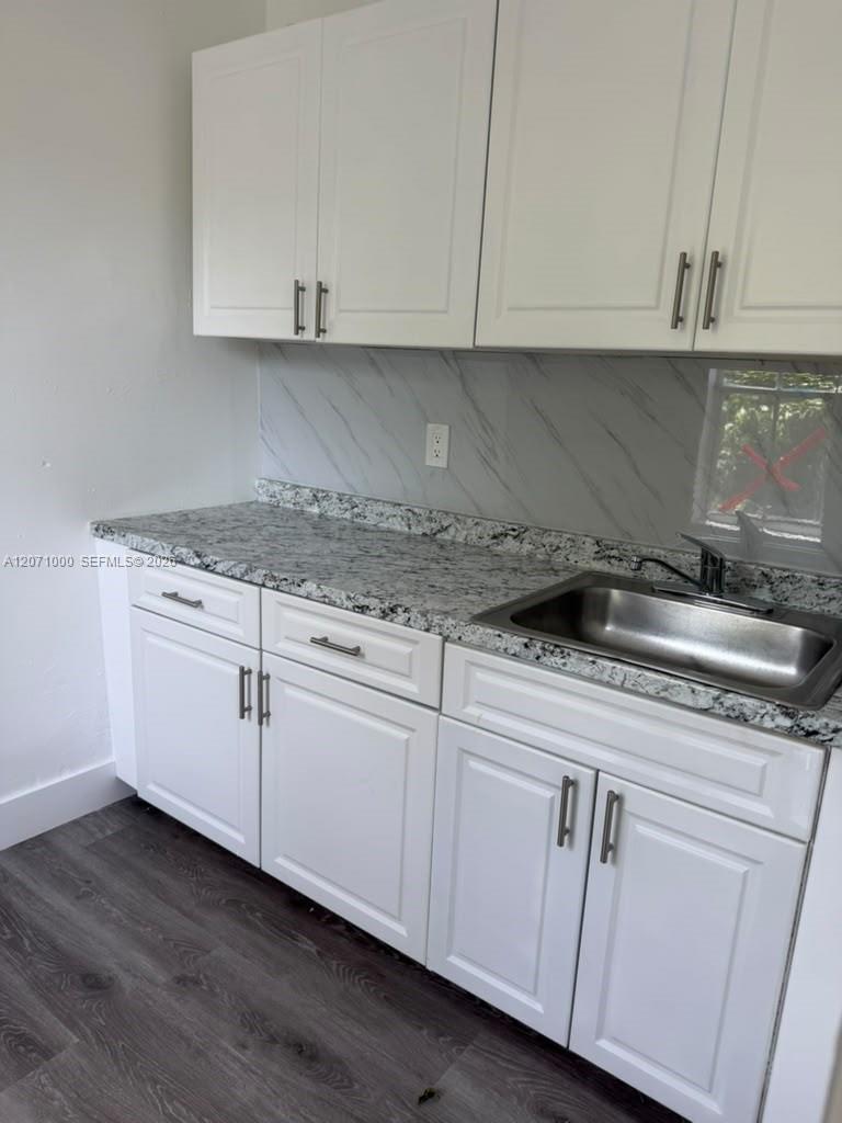 1236 NW 28th St # 4