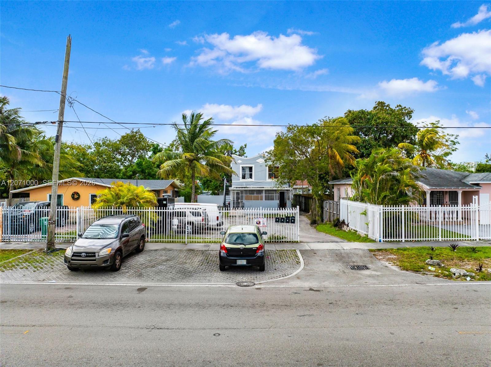 1236 NW 28th St # 4