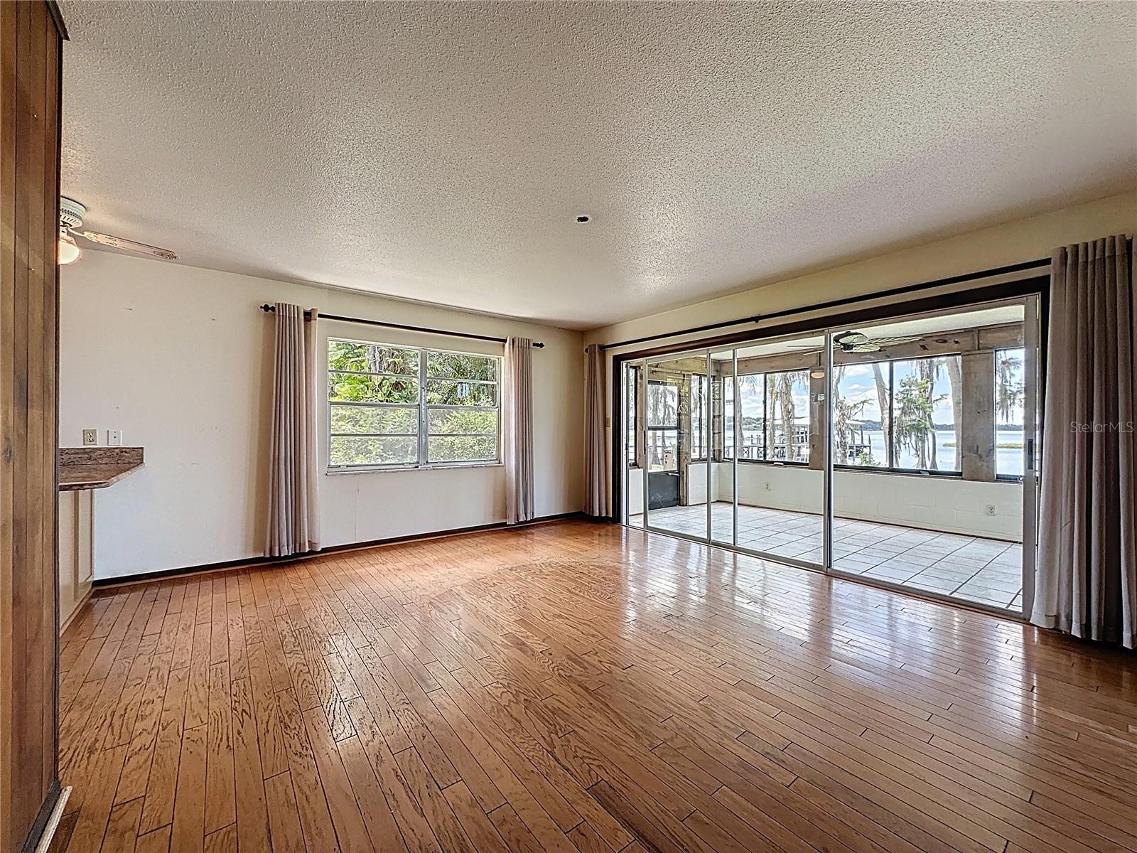 11401 CYPRESS DR