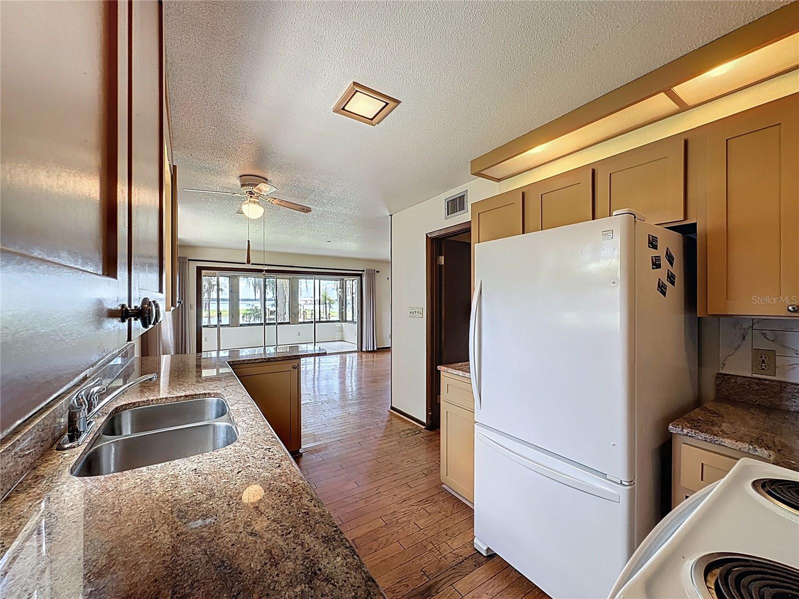 11401 CYPRESS DR