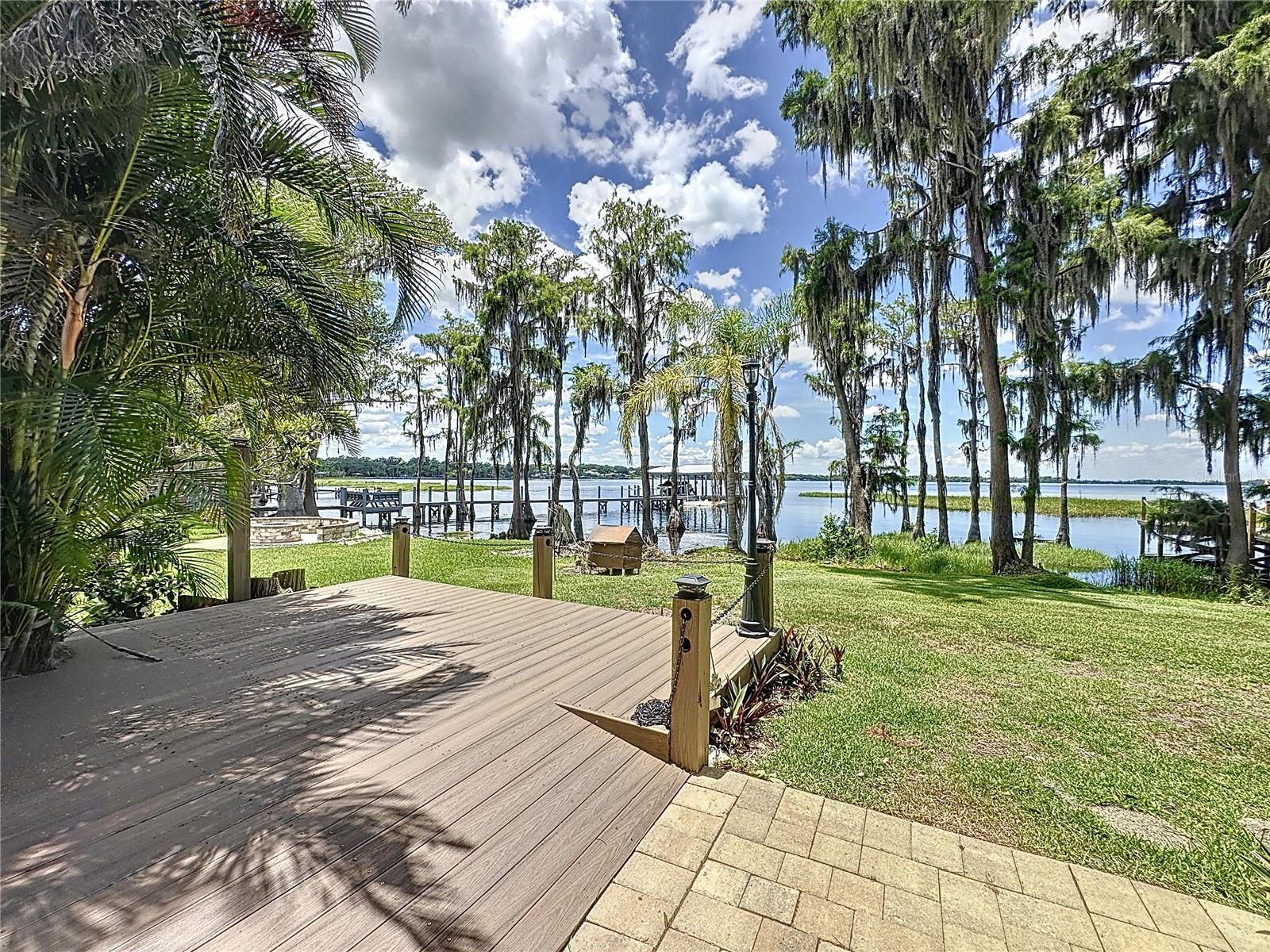 11401 CYPRESS DR