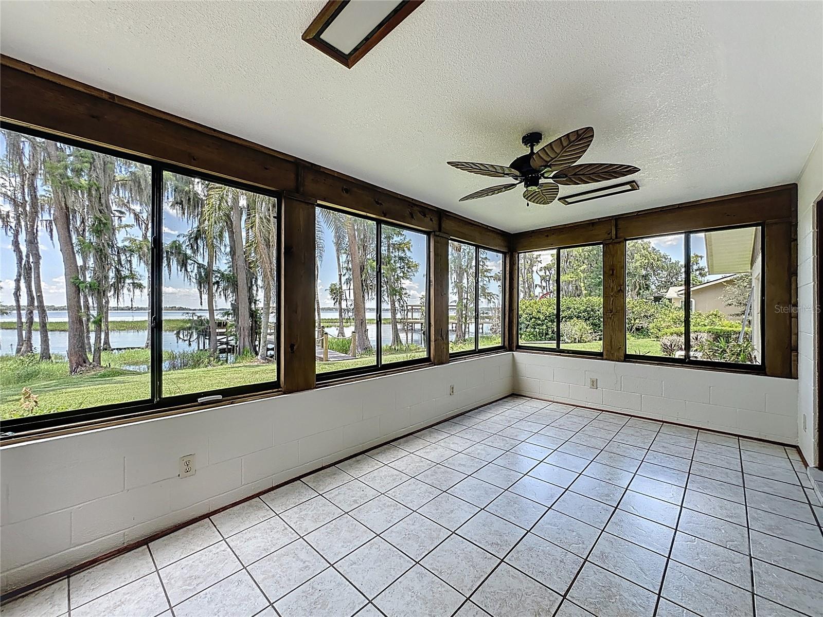11401 CYPRESS DR