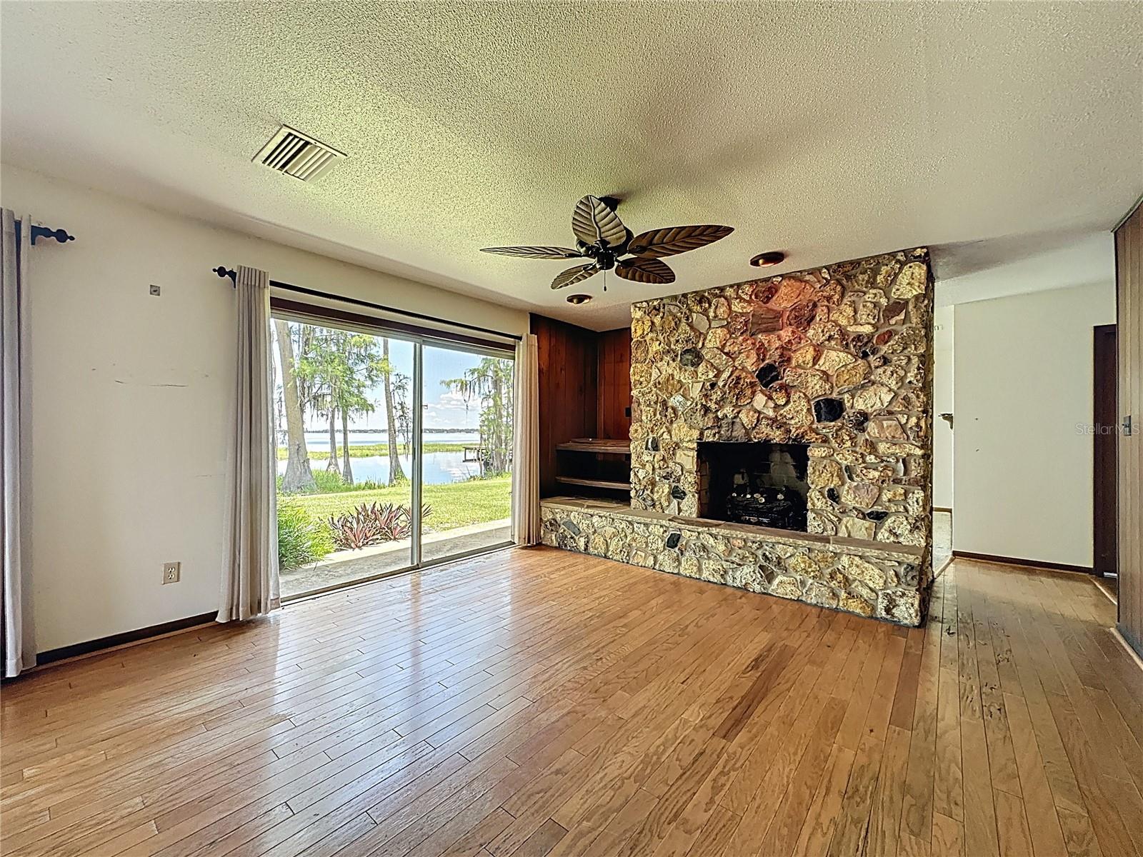 11401 CYPRESS DR