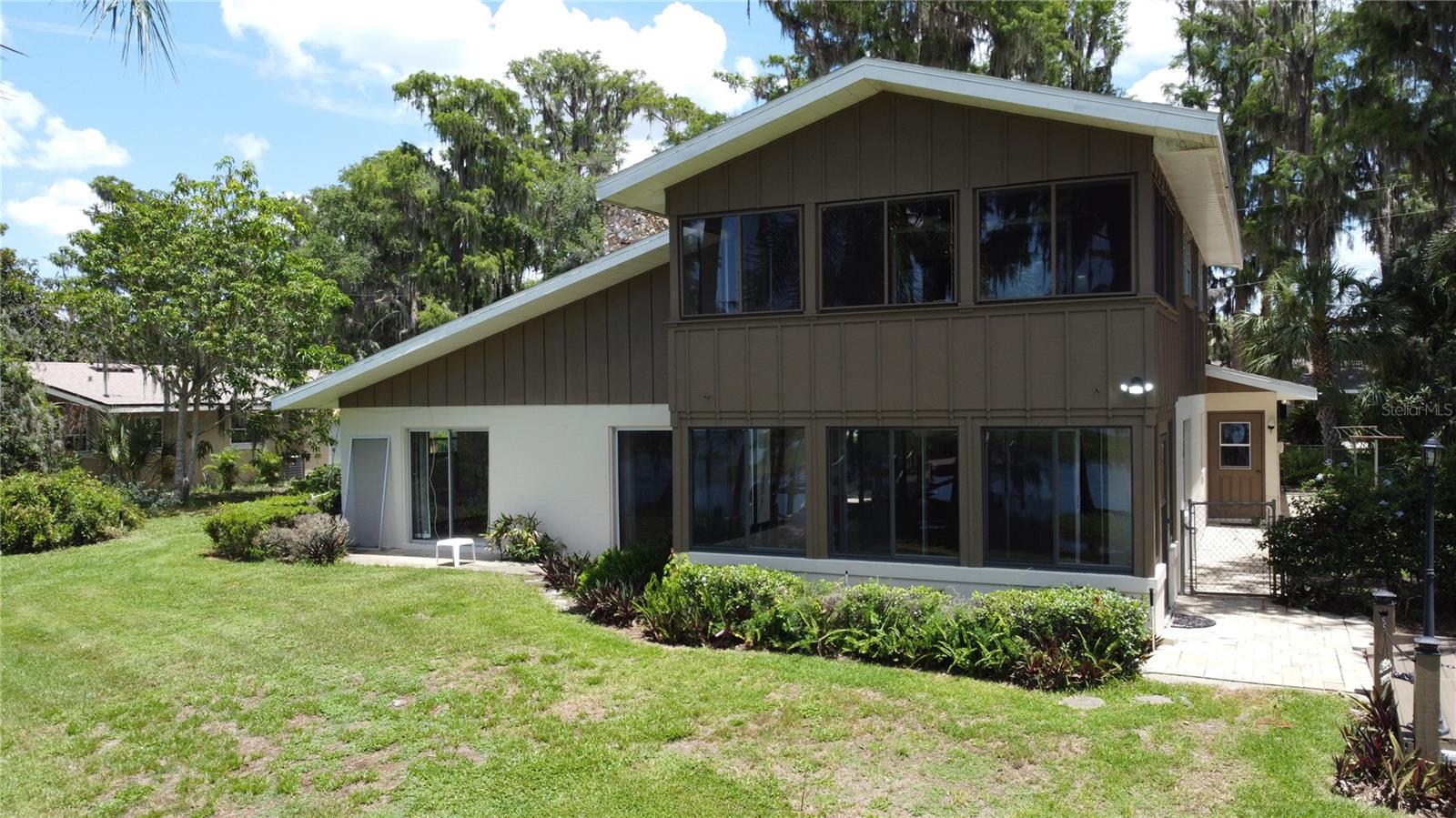 11401 CYPRESS DR