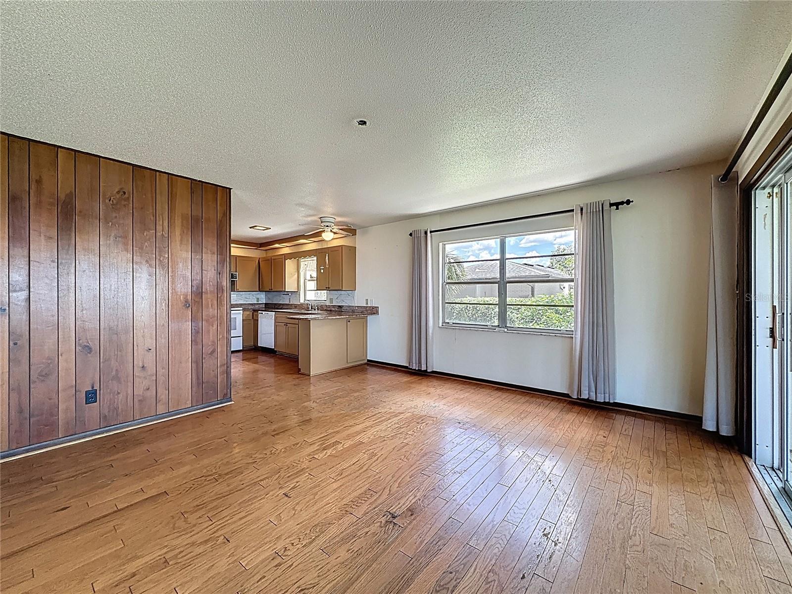 11401 CYPRESS DR