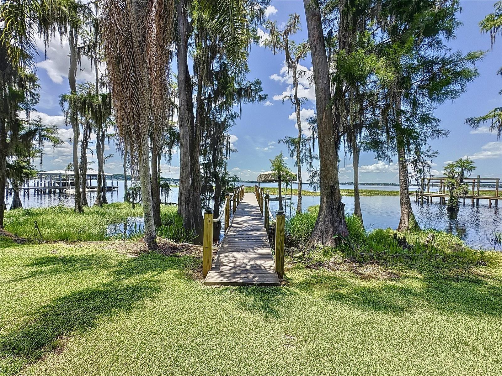 11401 CYPRESS DR