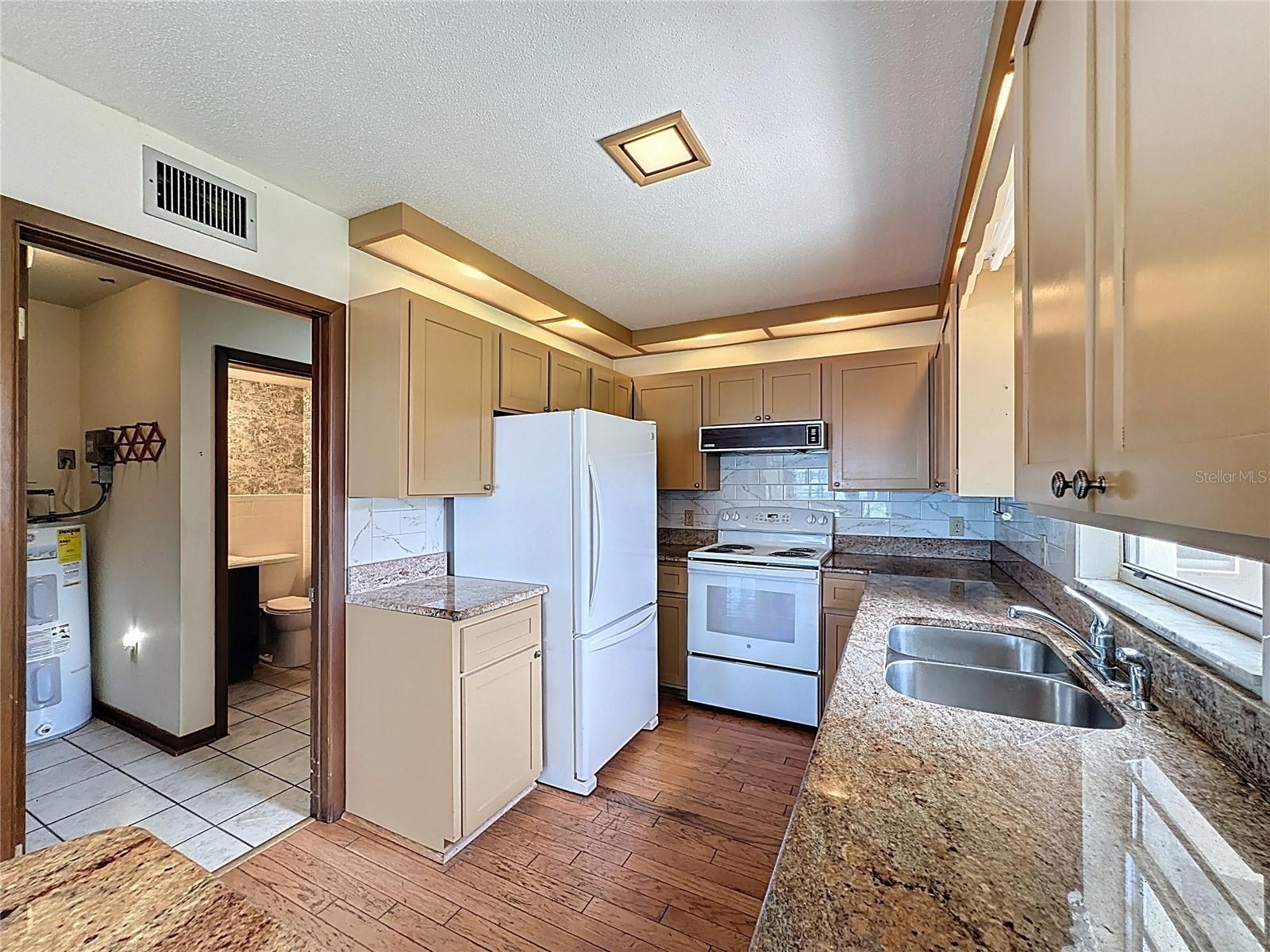 11401 CYPRESS DR