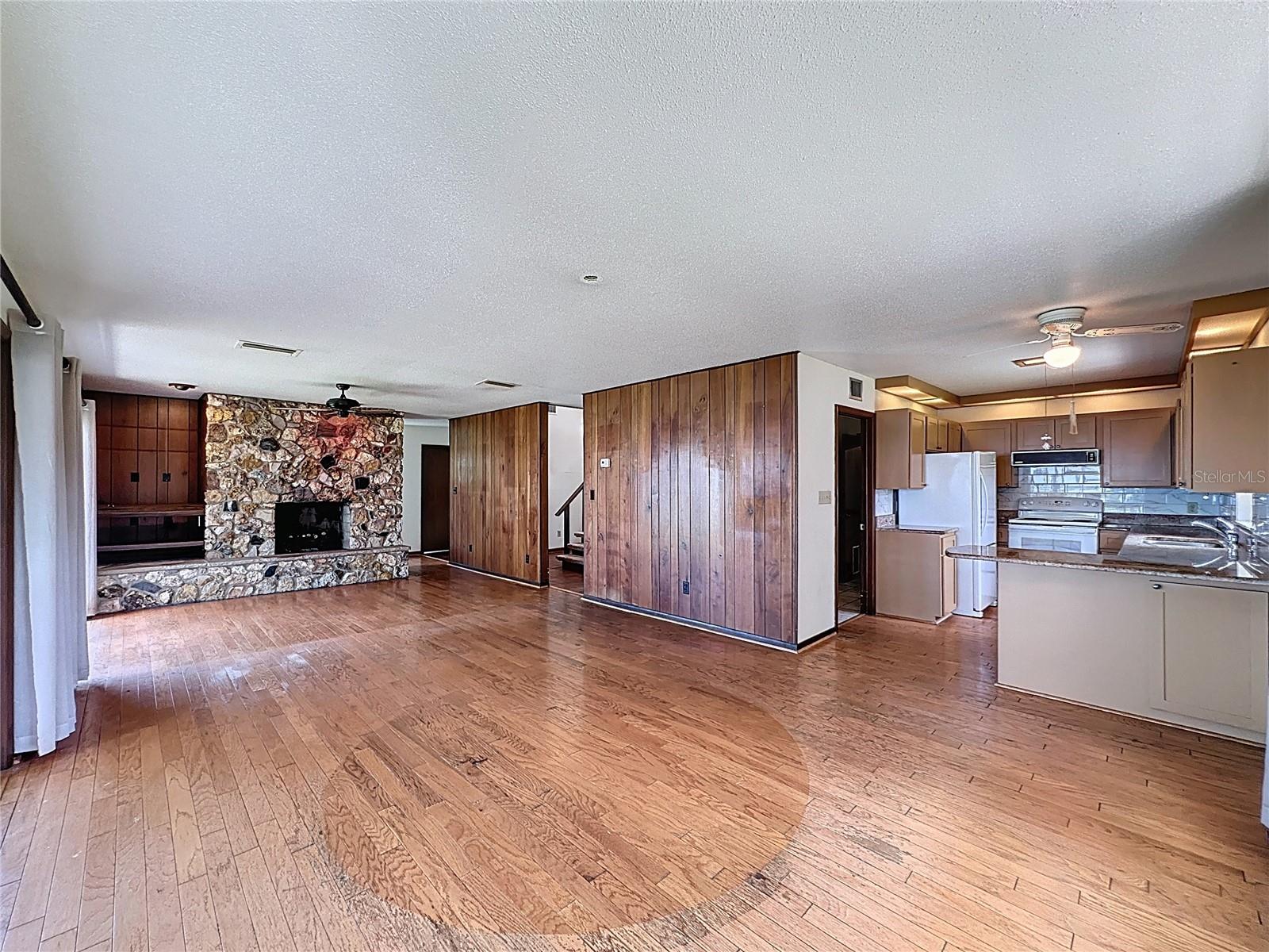 11401 CYPRESS DR