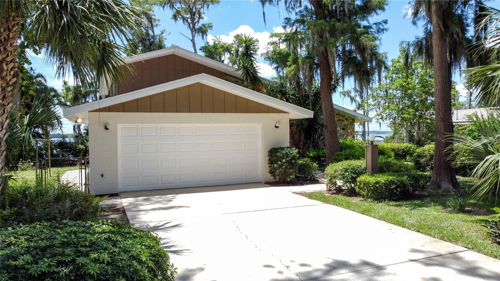 11401 CYPRESS DR