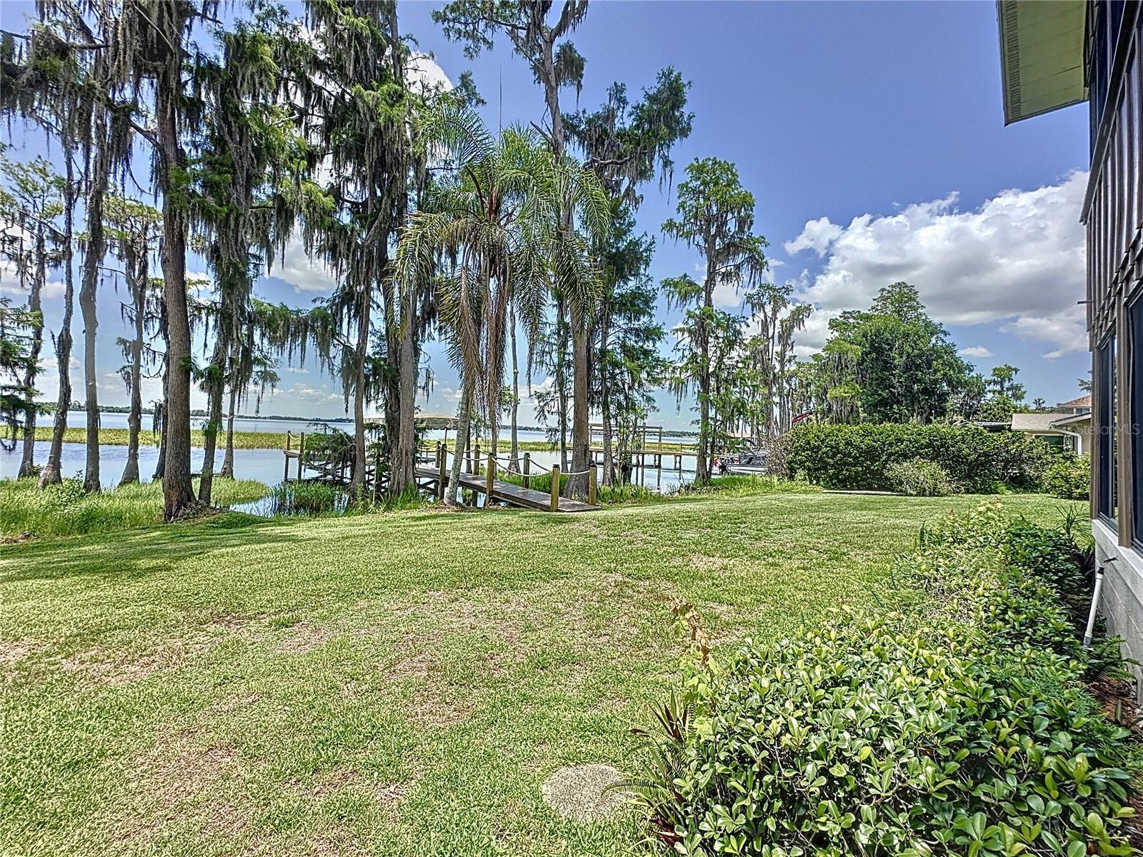 11401 CYPRESS DR