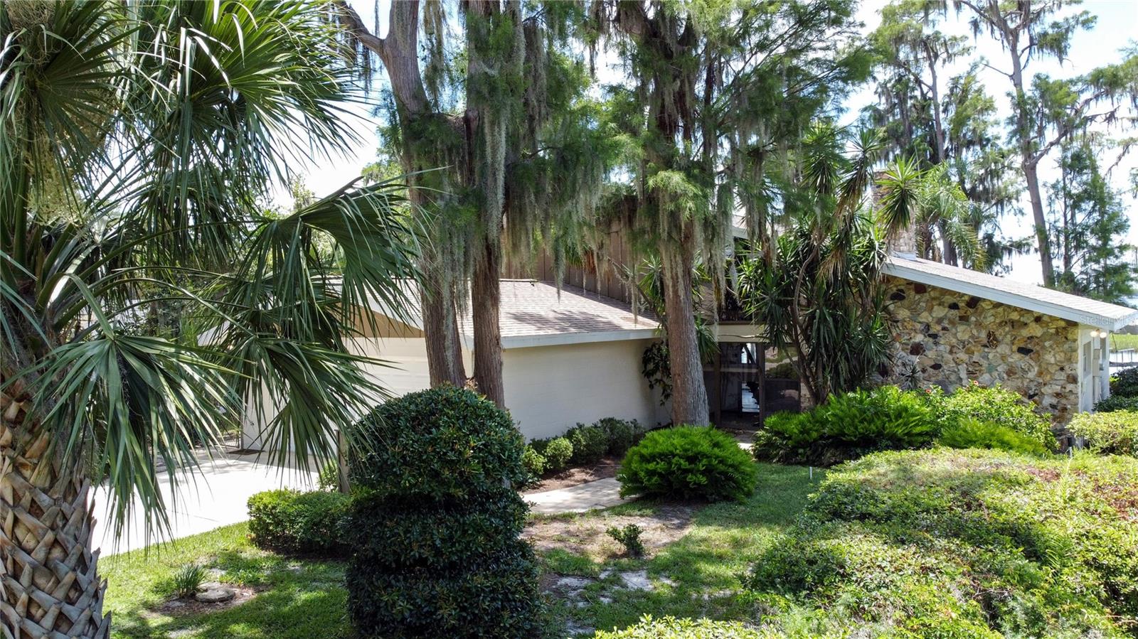 11401 CYPRESS DR