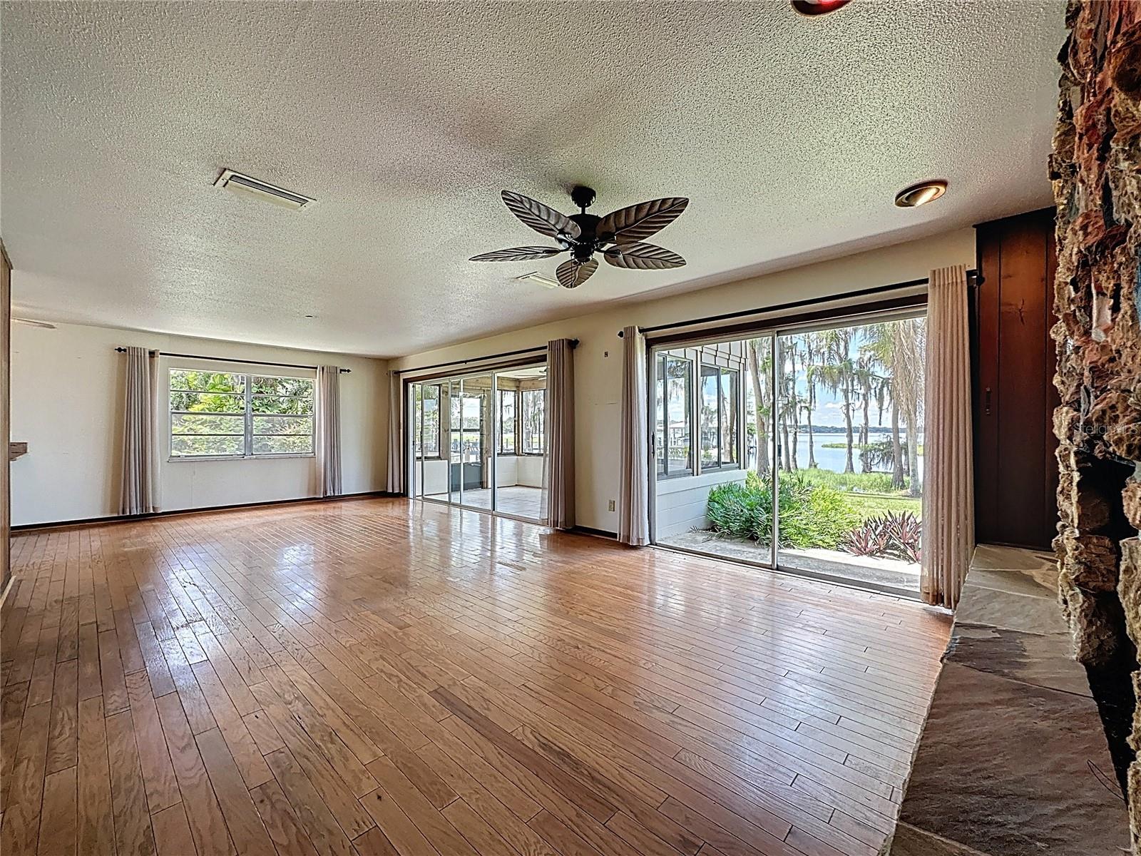 11401 CYPRESS DR