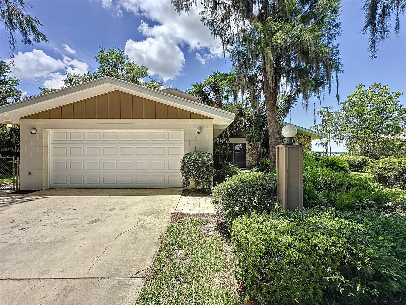 11401 CYPRESS DR