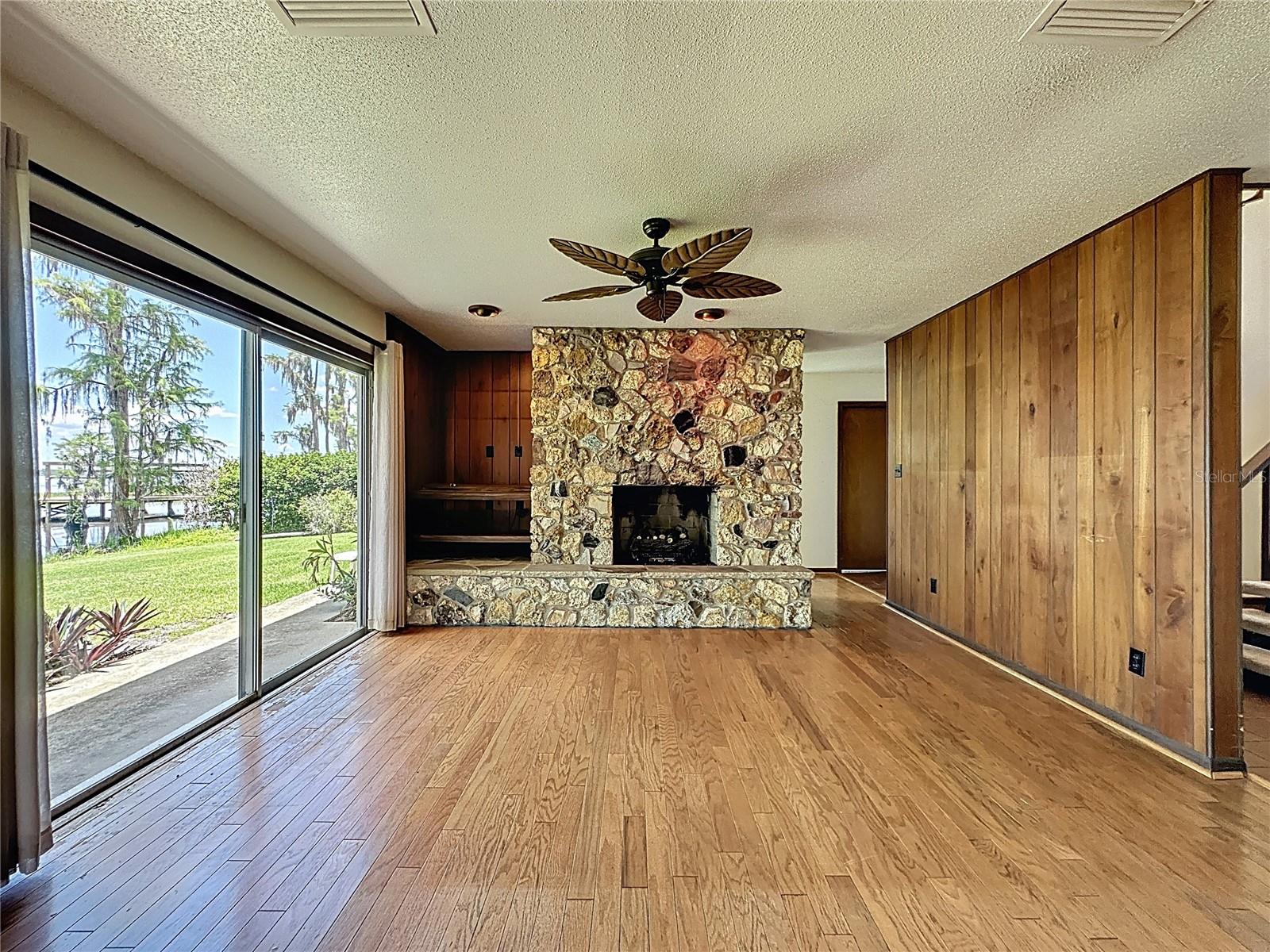 11401 CYPRESS DR