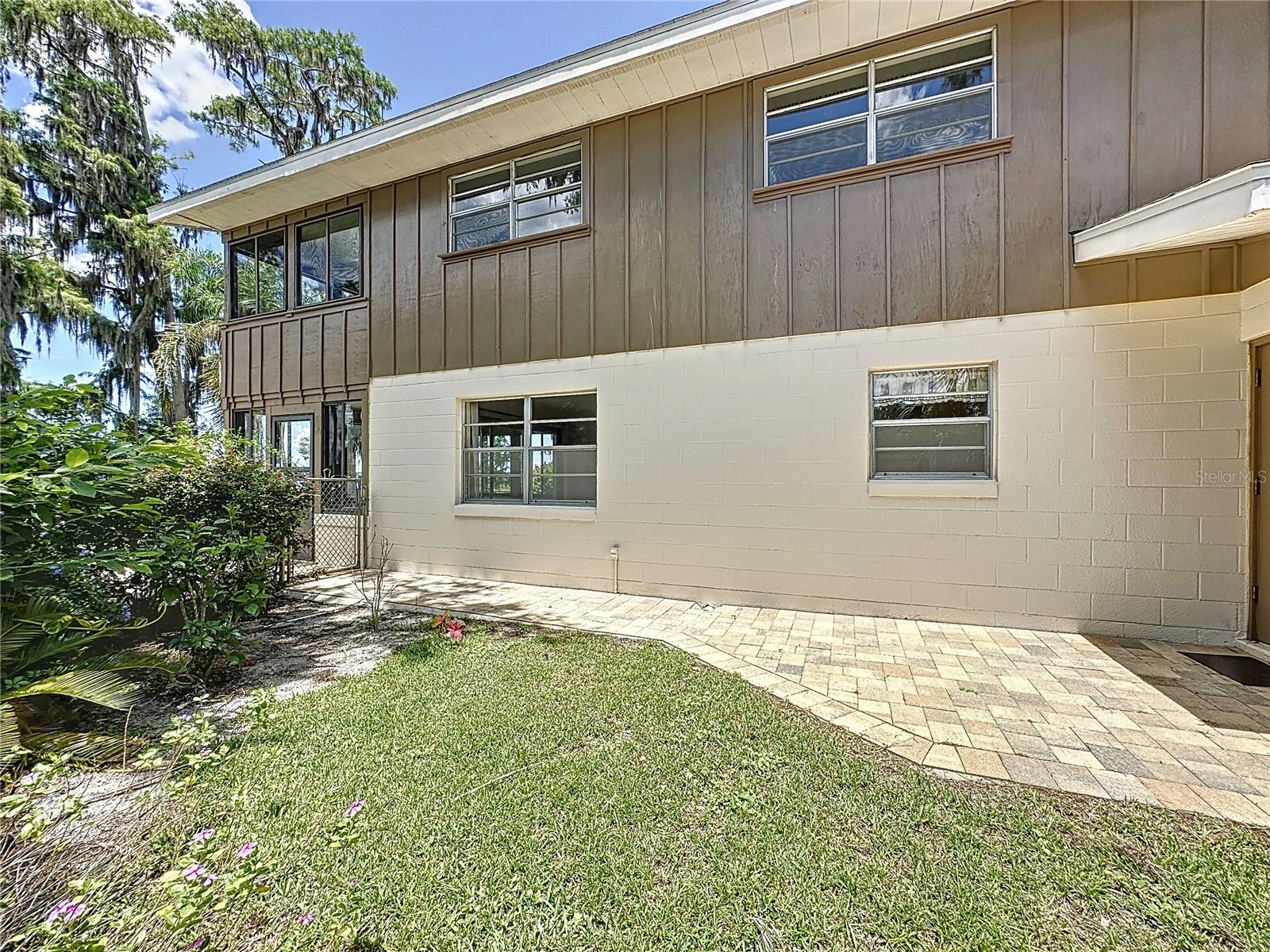 11401 CYPRESS DR
