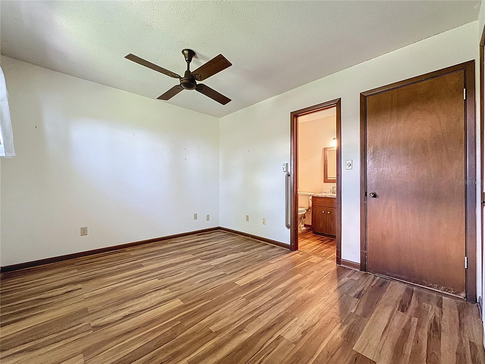 11401 CYPRESS DR