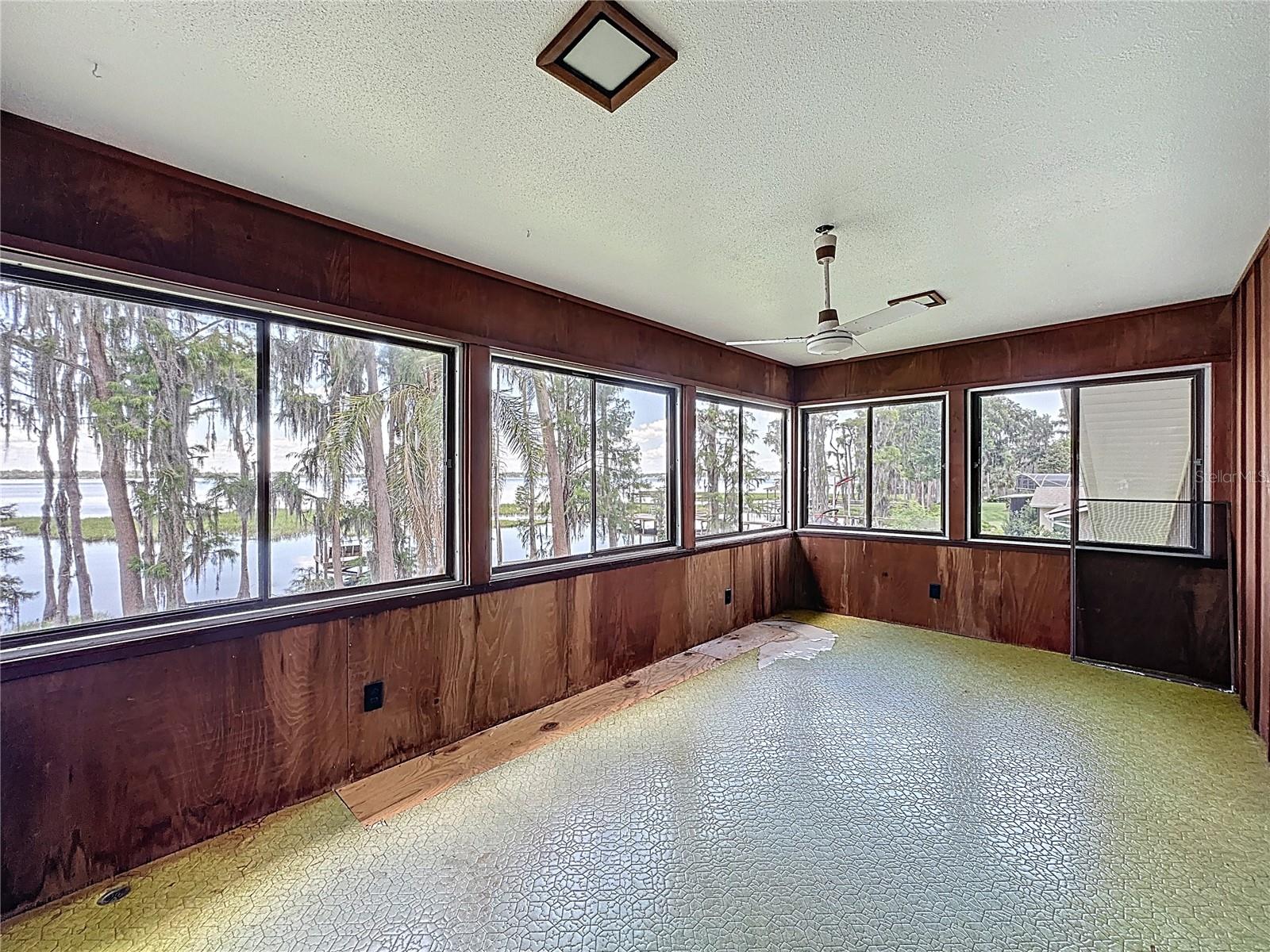 11401 CYPRESS DR