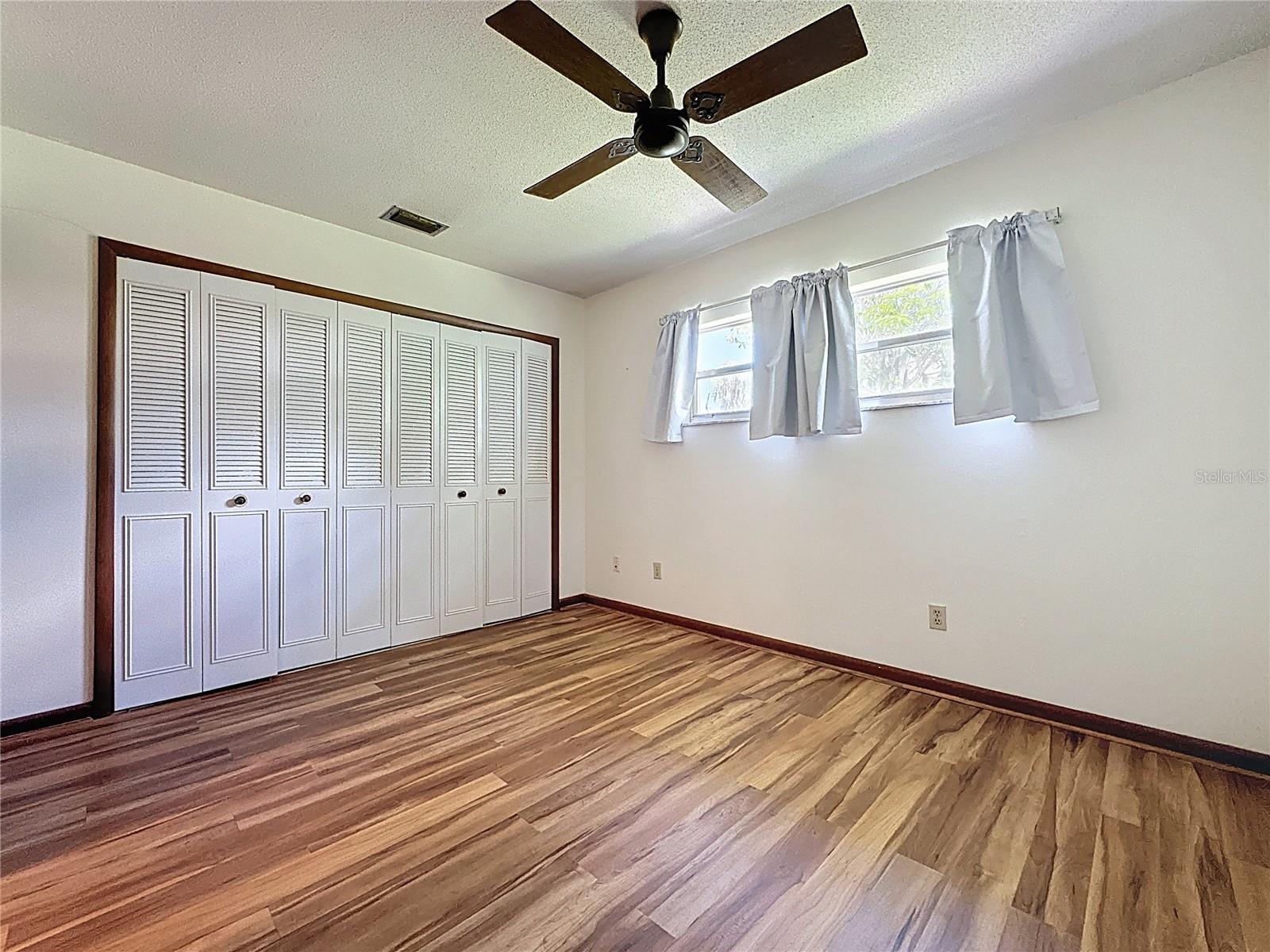 11401 CYPRESS DR