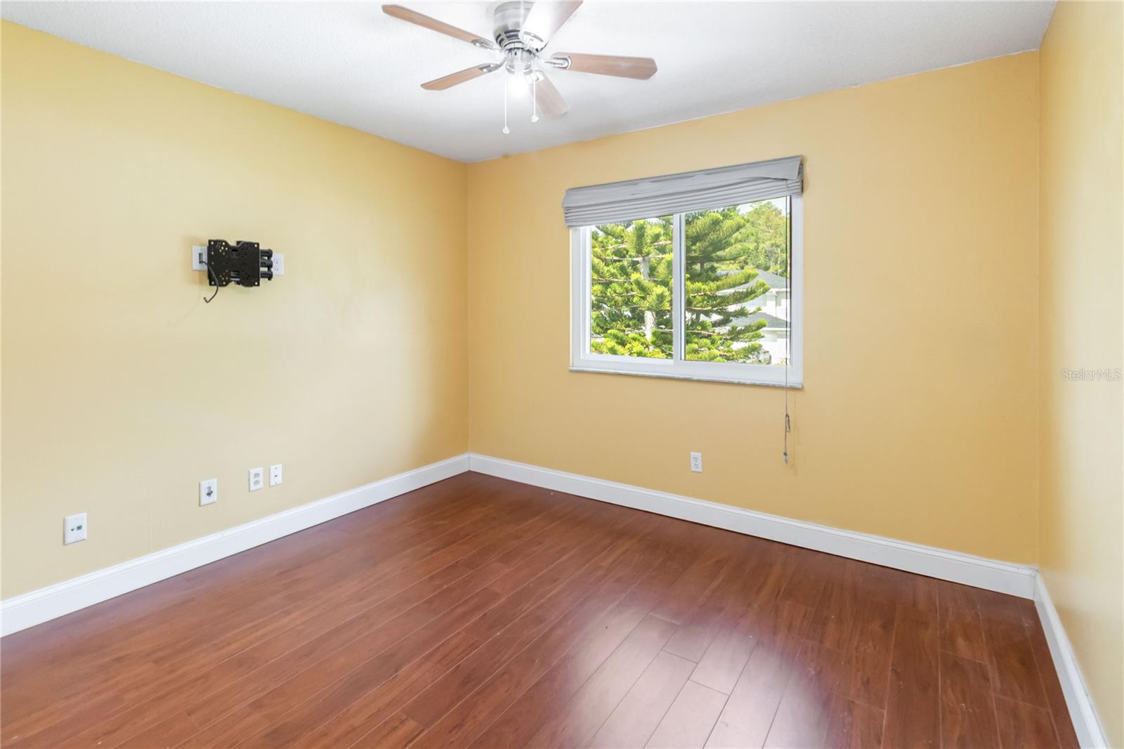 344 BLUE BAYOU DR