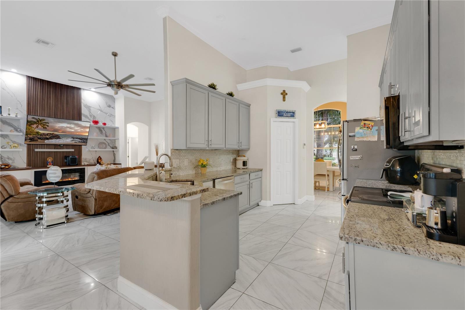 1621 MARINA LAKE DR