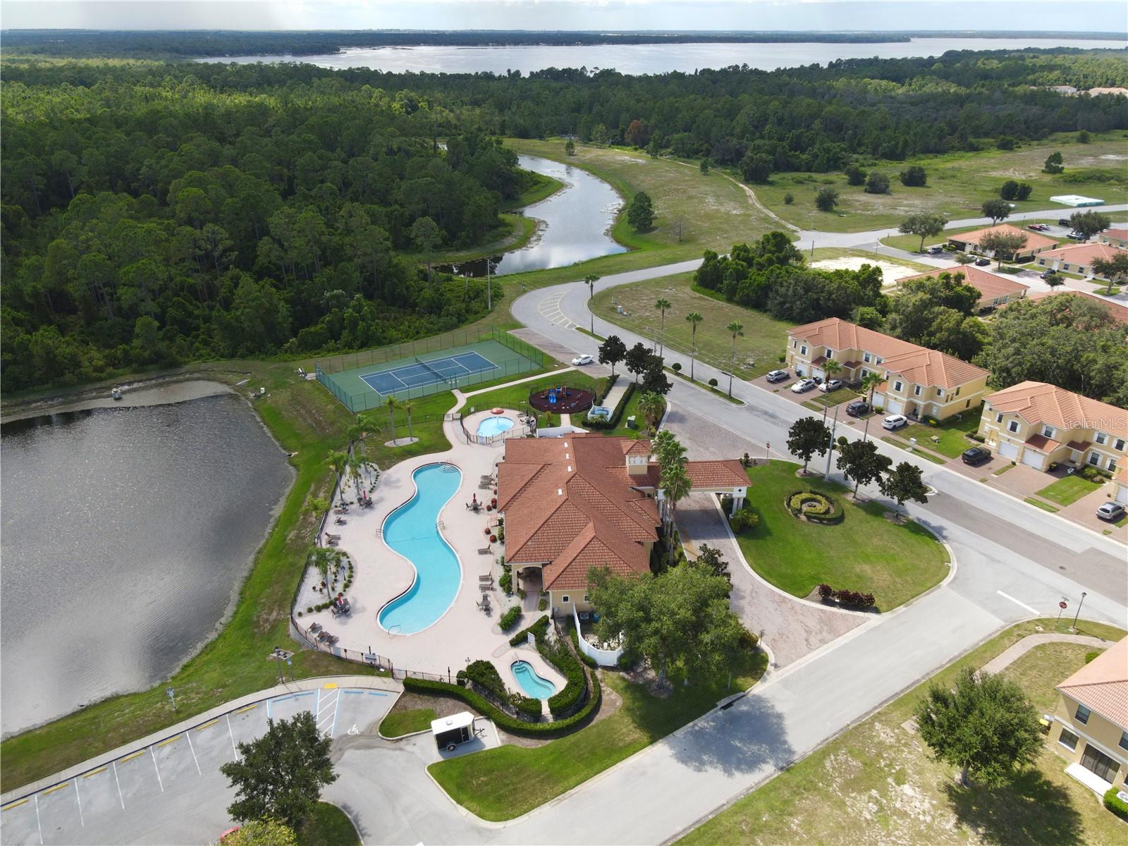 1270 CLOVE DR
