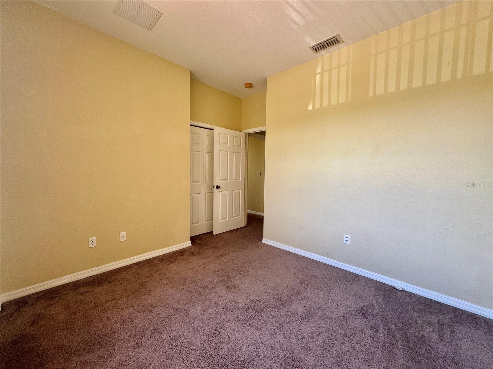 1270 CLOVE DR