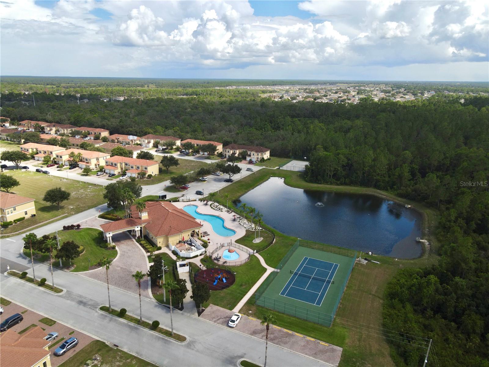 1270 CLOVE DR