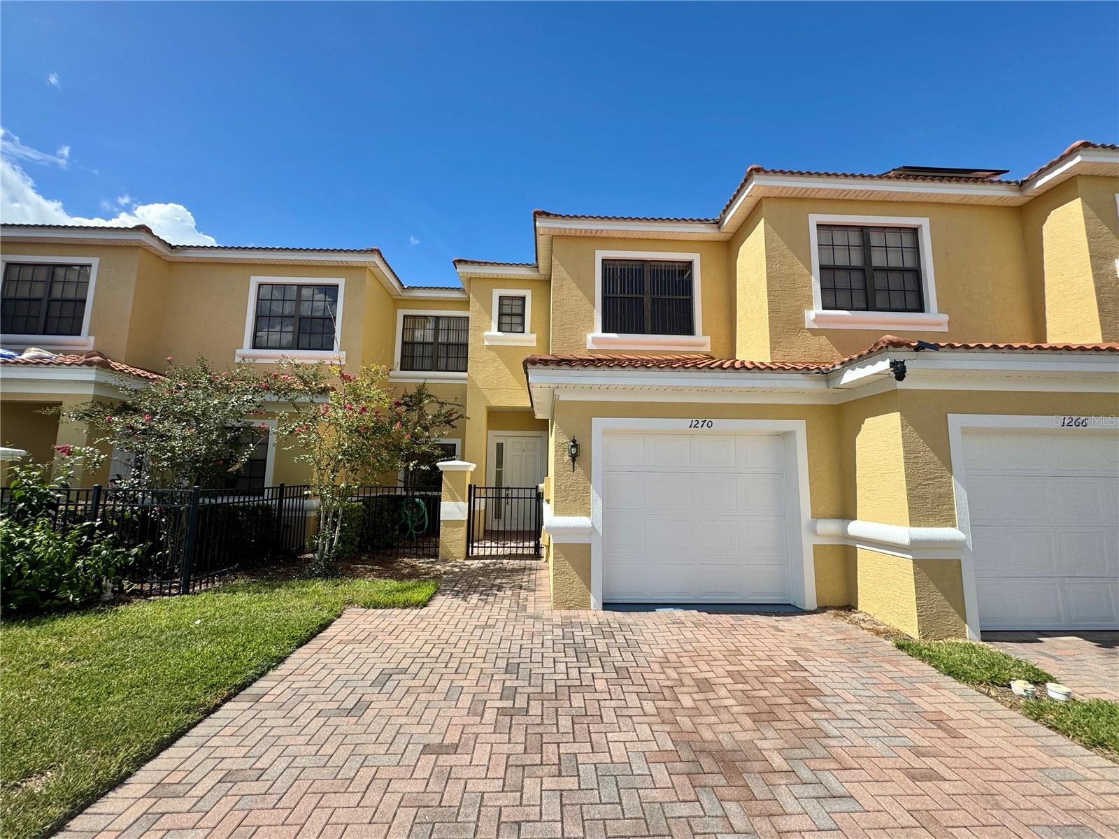 1270 CLOVE DR