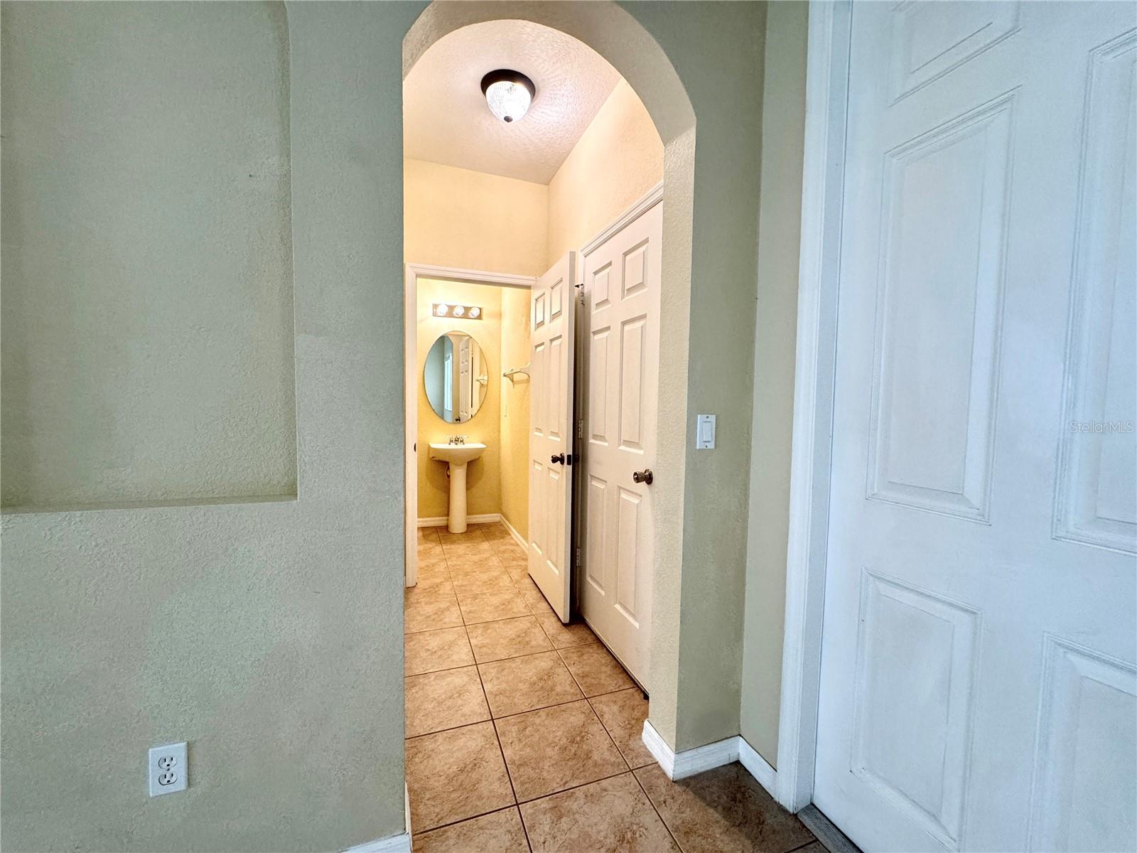 1270 CLOVE DR