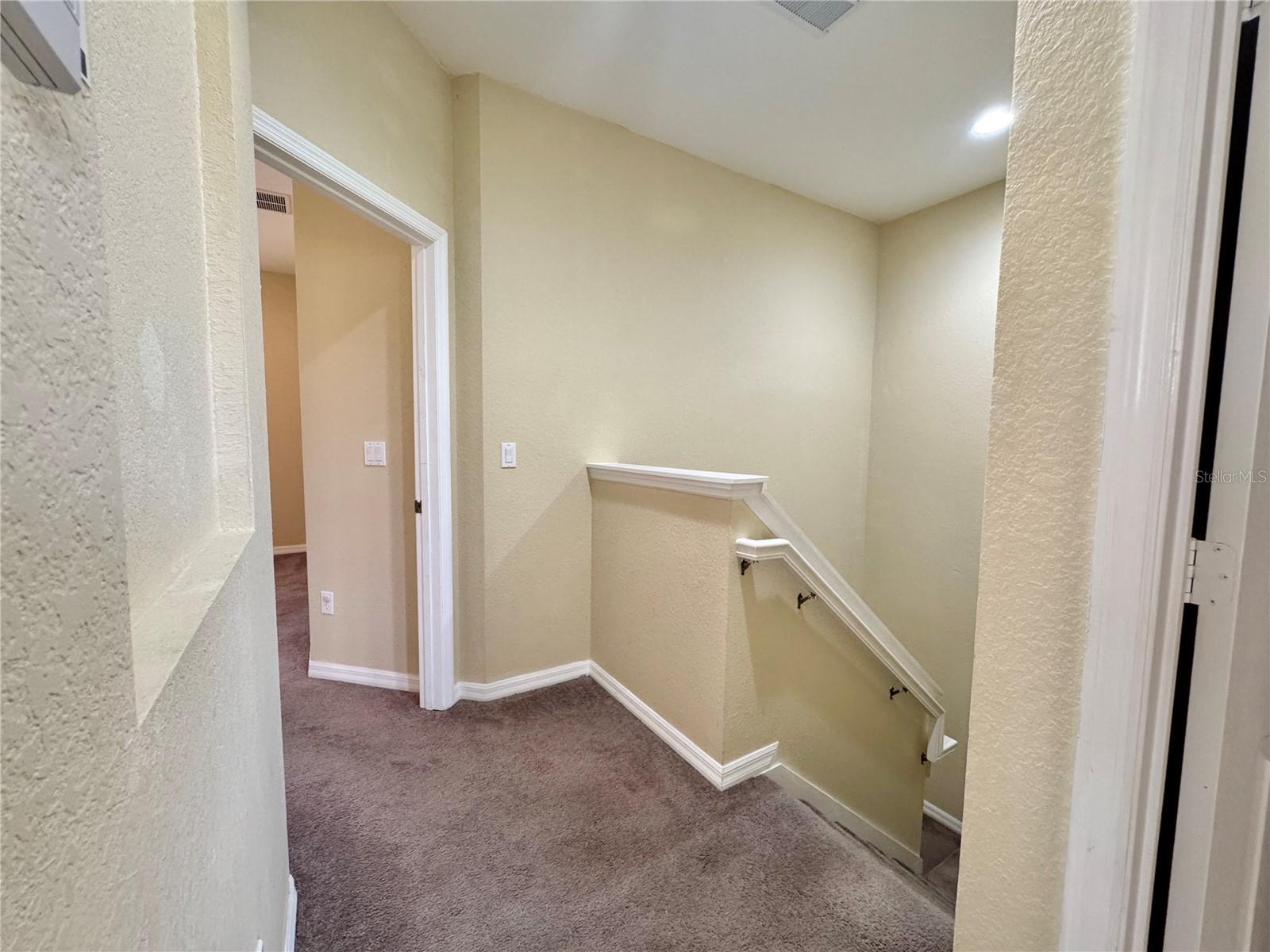 1270 CLOVE DR