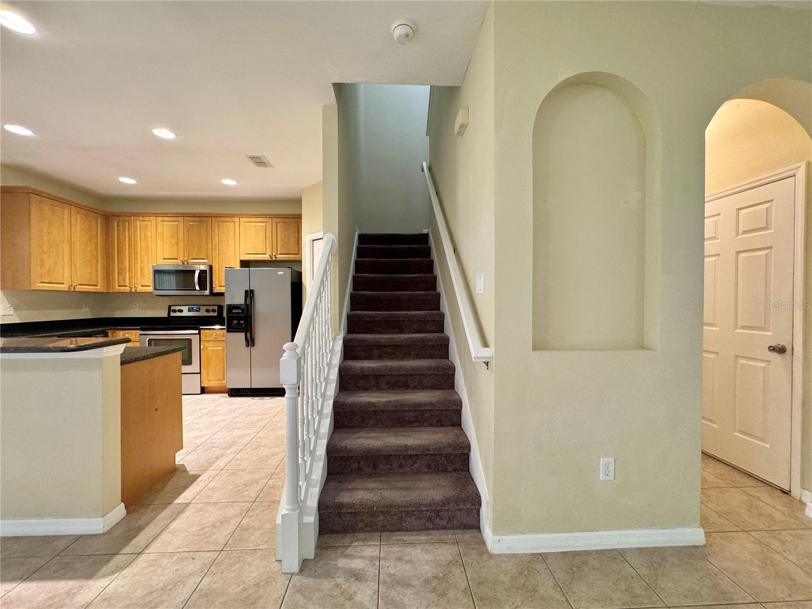1270 CLOVE DR