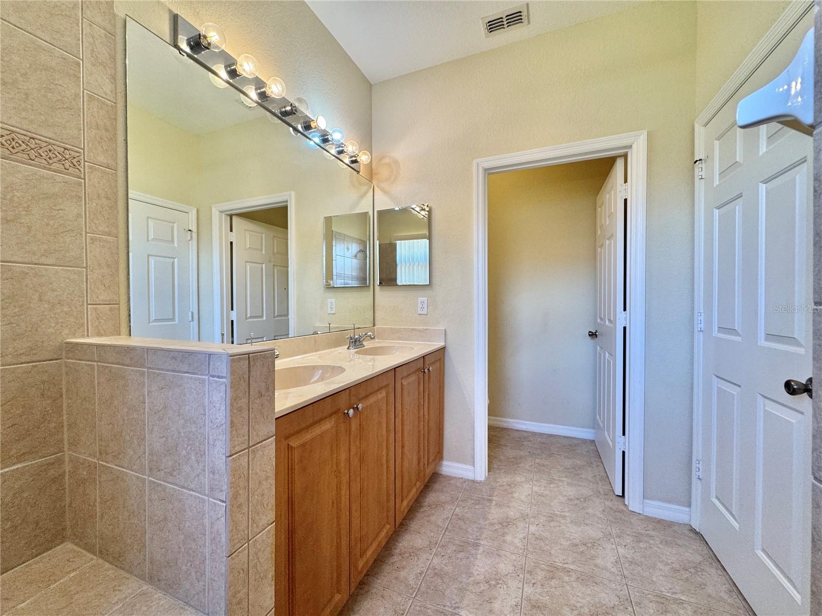 1270 CLOVE DR