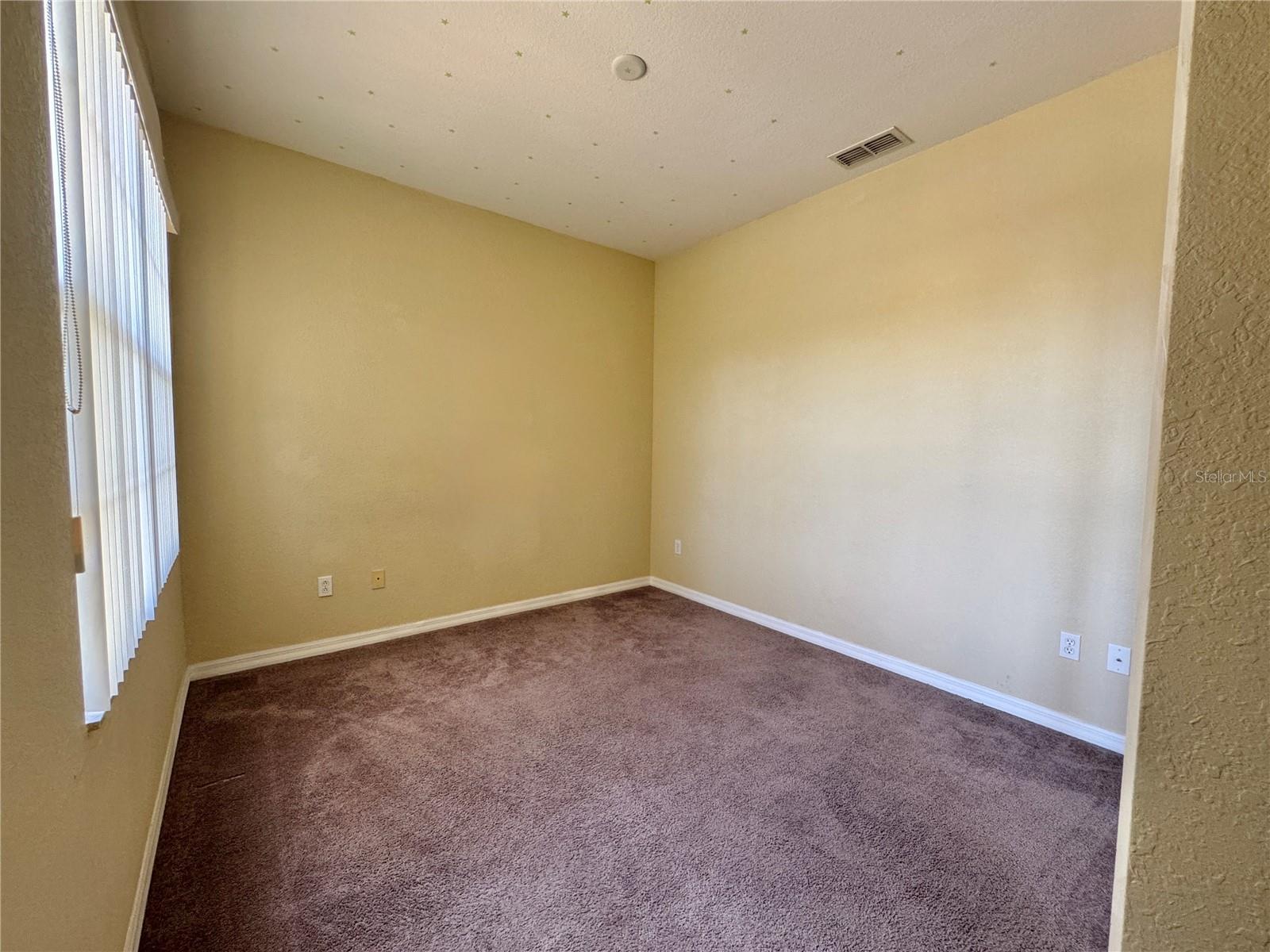 1270 CLOVE DR