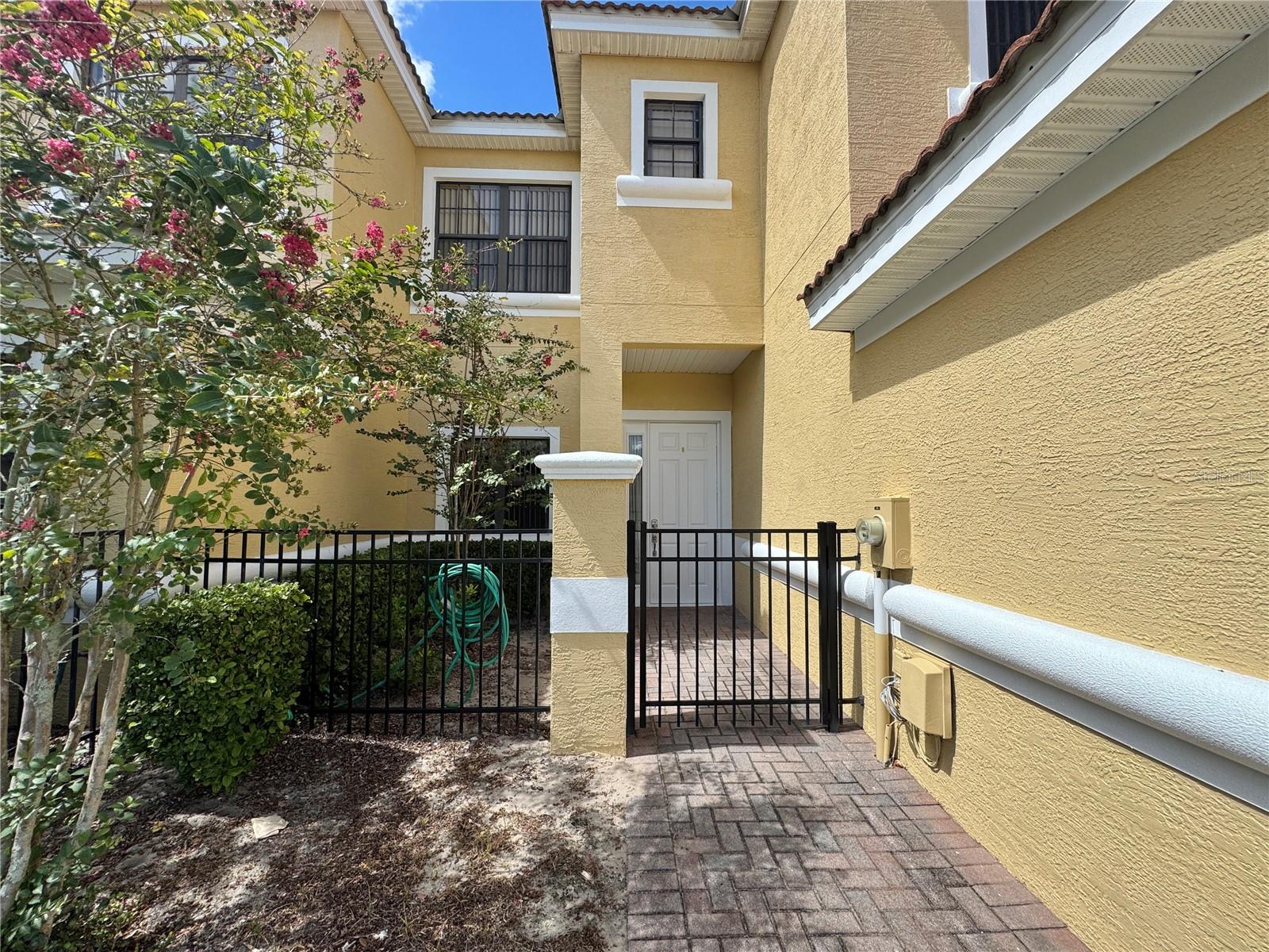 1270 CLOVE DR