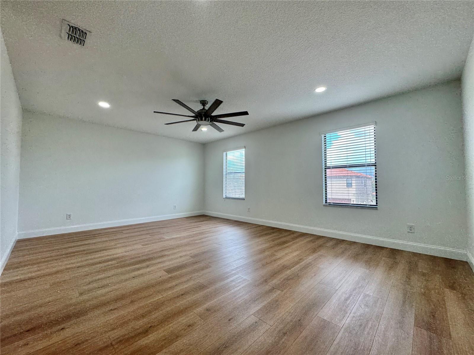 2022 BENT GRASS AVE
