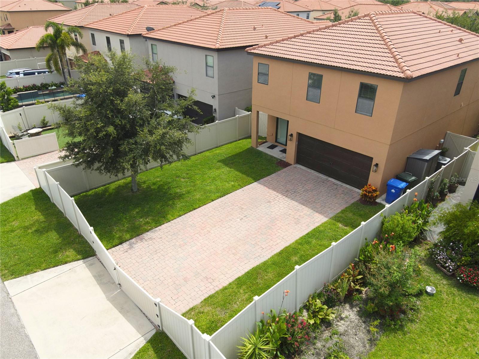 2022 BENT GRASS AVE