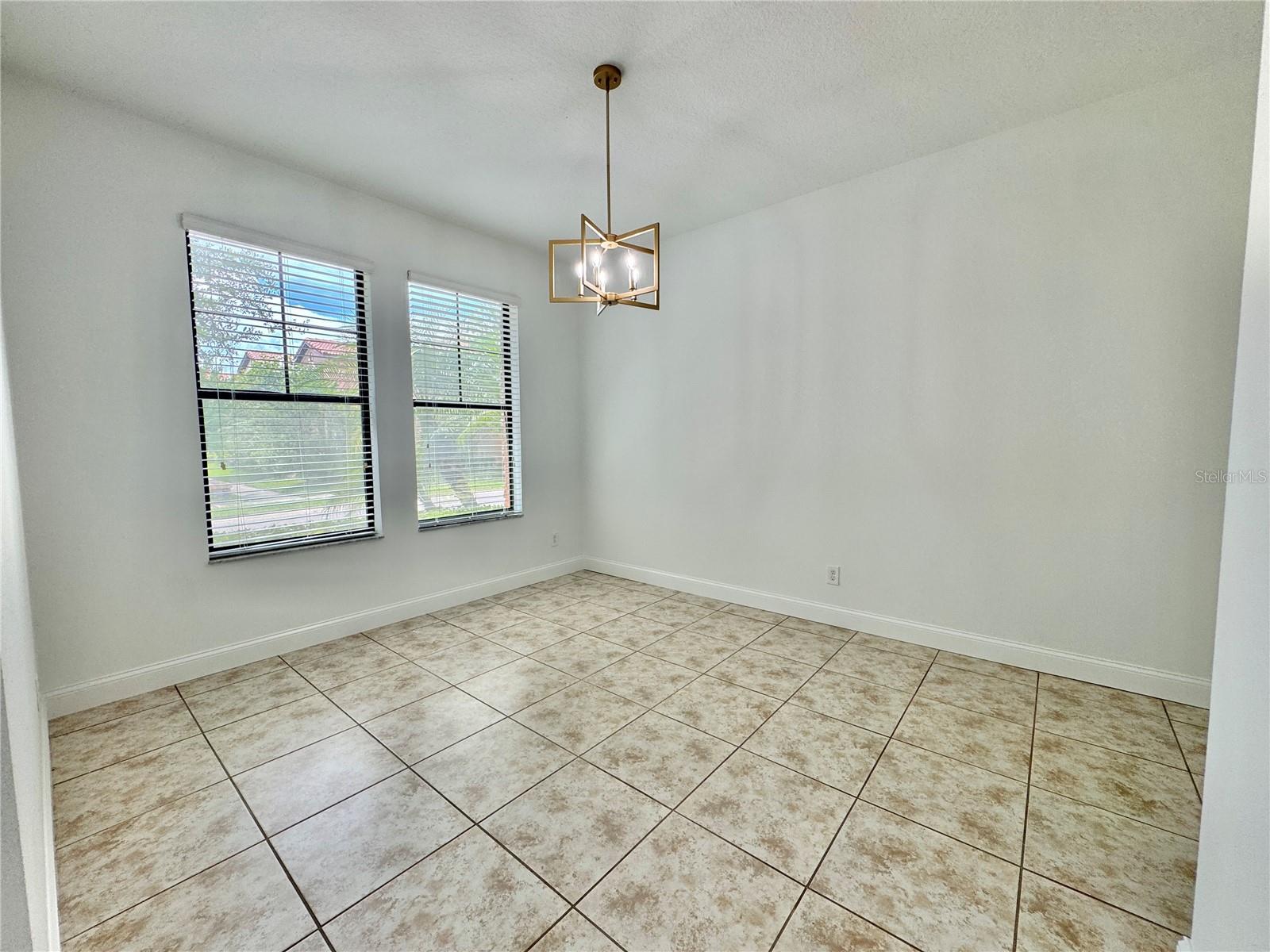 2022 BENT GRASS AVE