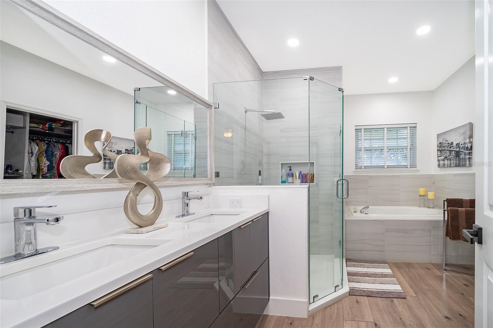 13393 SUNSET LAKES CIR