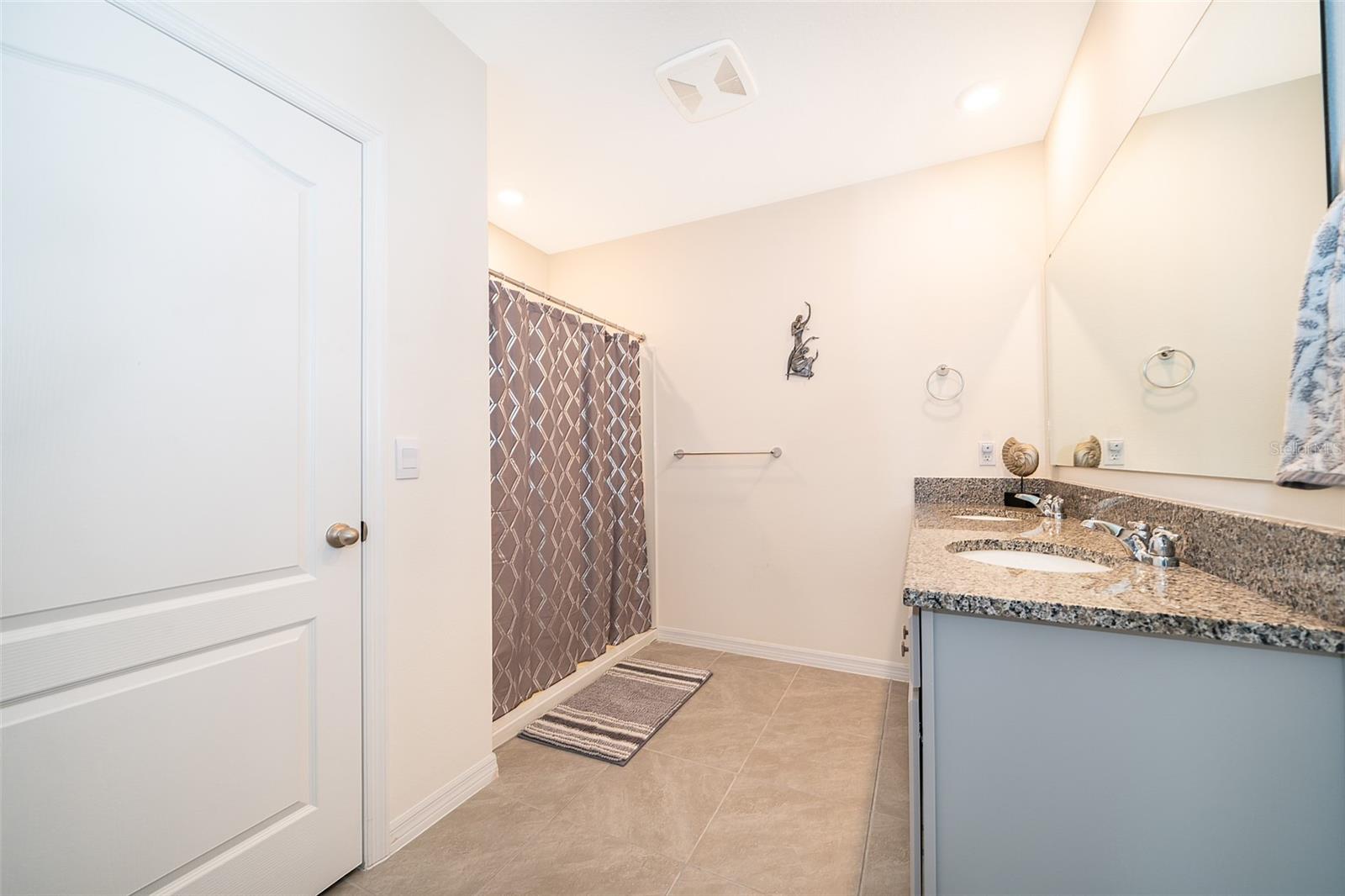 3759 RORY OAK CIR