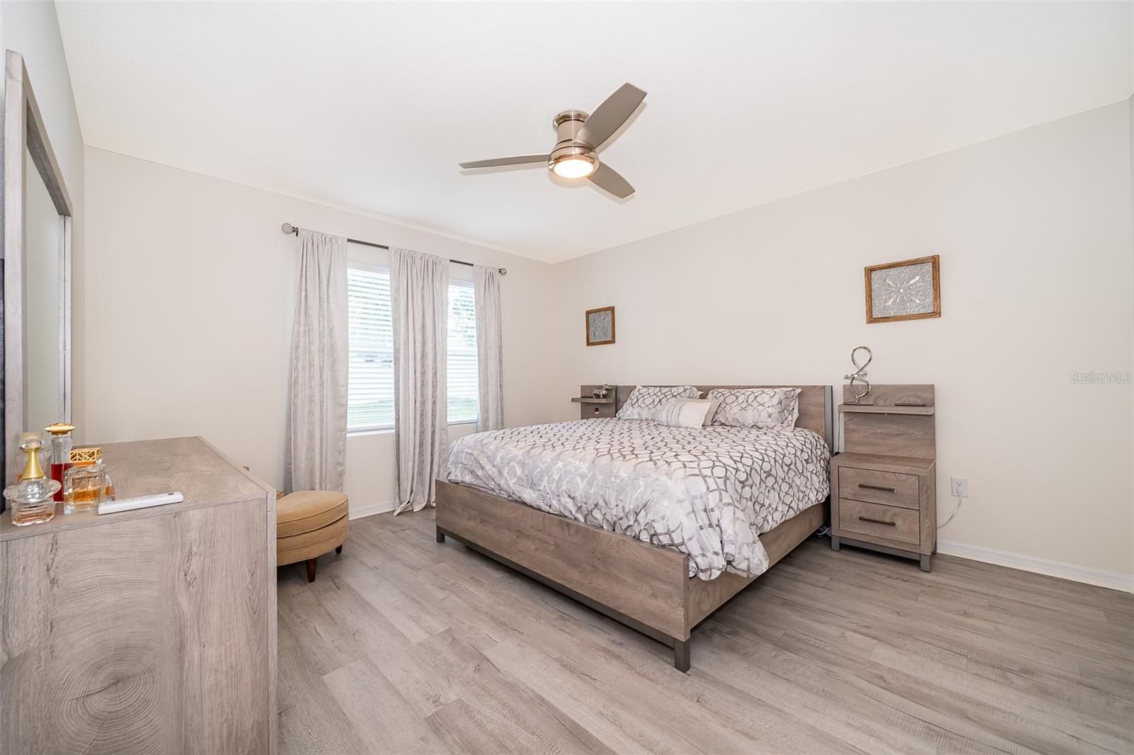 3759 RORY OAK CIR