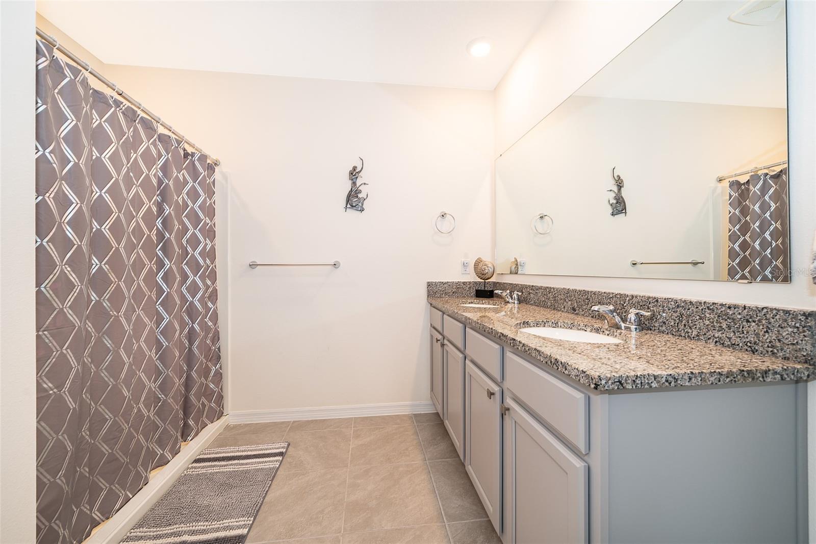 3759 RORY OAK CIR