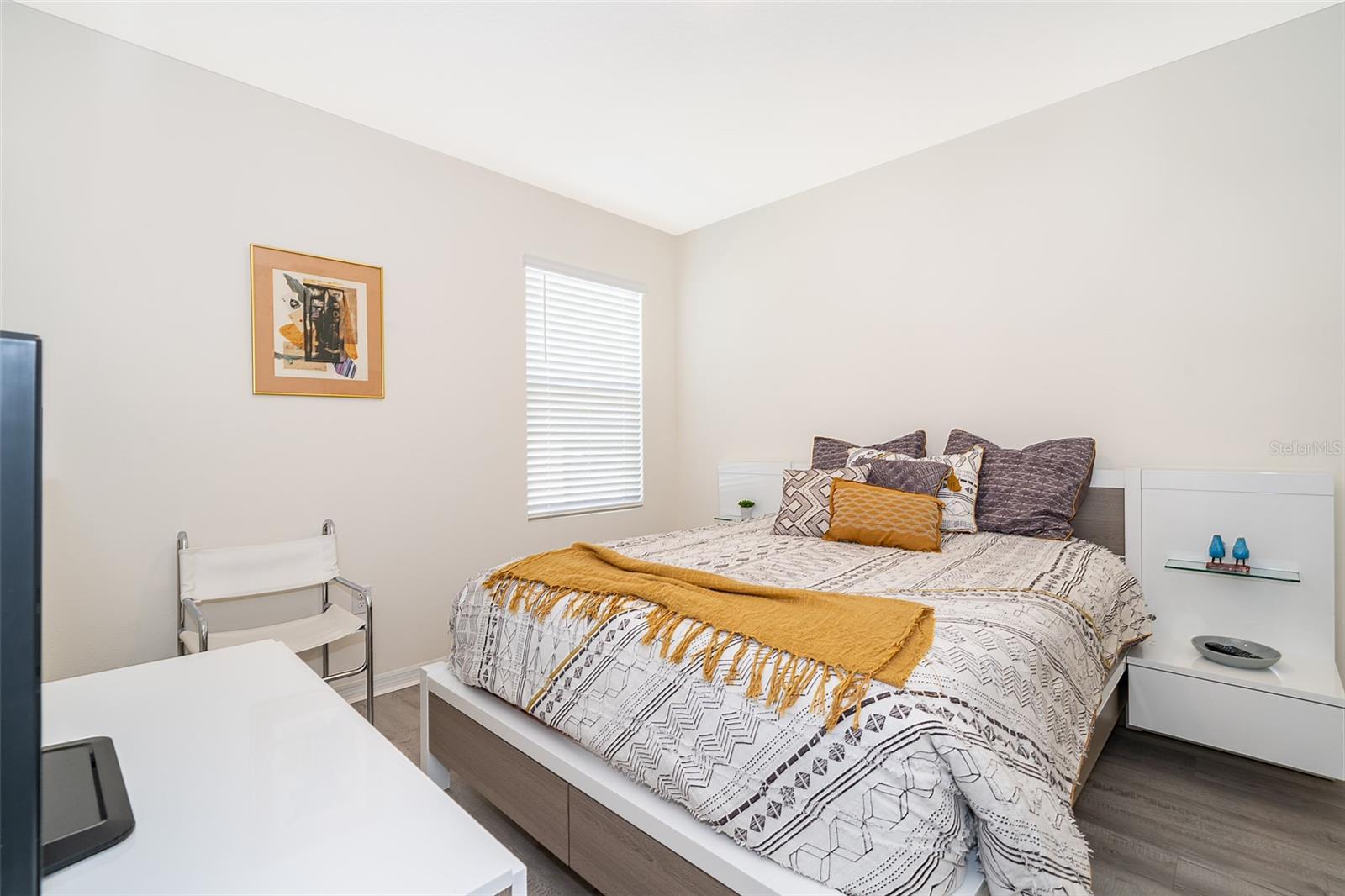 3759 RORY OAK CIR