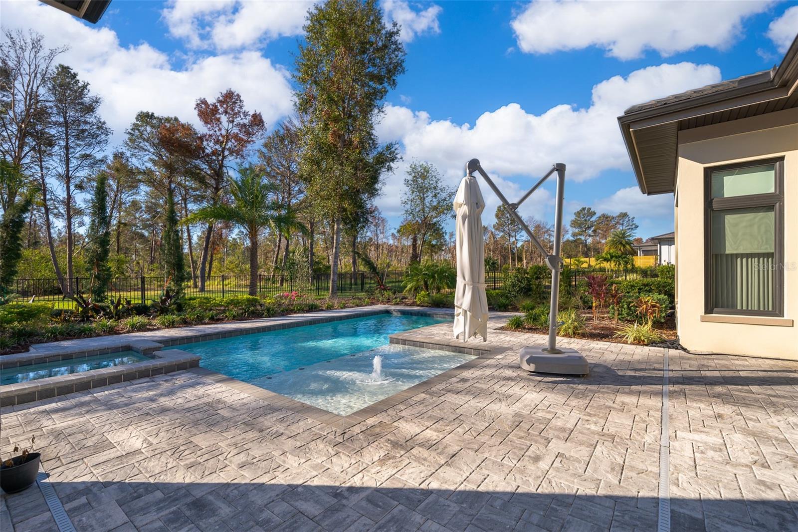 15144 PENDIO DR