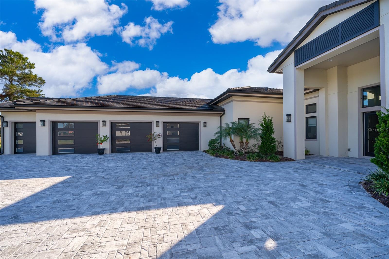 15144 PENDIO DR
