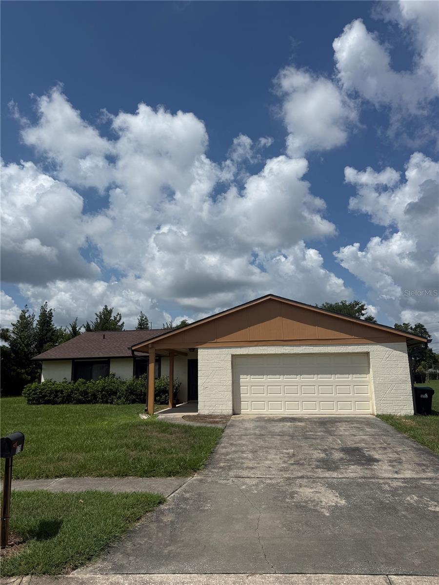 10719 LAZY LAKE DR